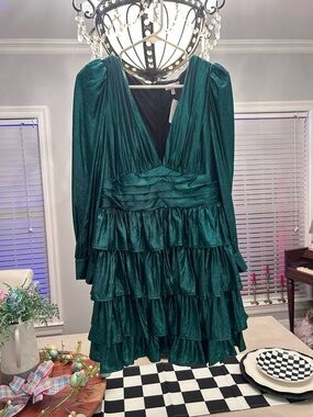 TCEC Emerald Green Long Sleeve Tiered V-Neck Dress